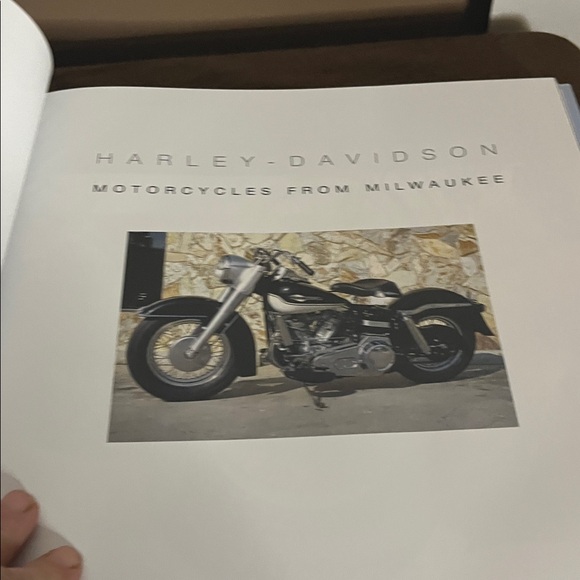 Harley Davidson an historical snapshot coffee table book 2008 - Picture 3 of 4